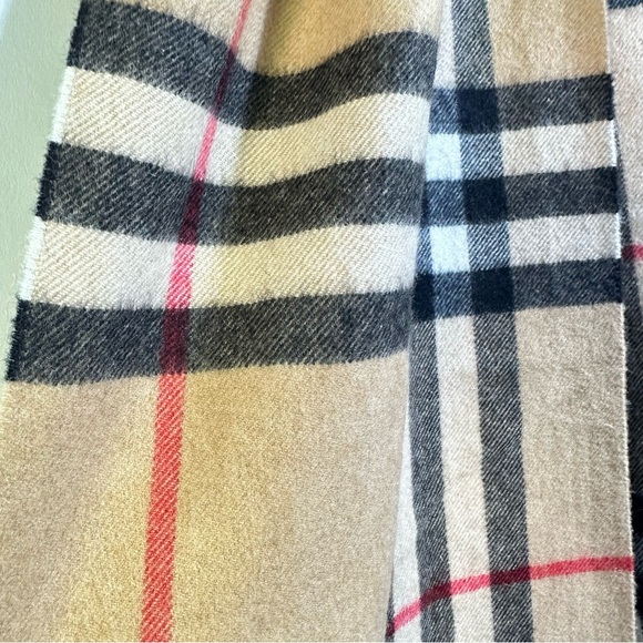 Burberry Classic Check 100% Cashmere fringe Scarf Made in Scotland men women - Picture 9 of 10